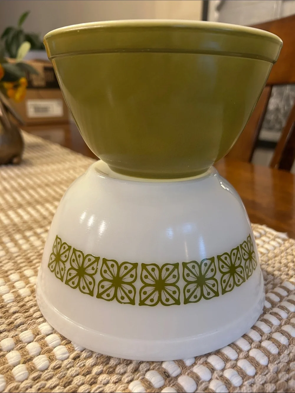 TWO Vintage PYREX Mixing Bowls, 1.5 Qt & 1.5 Pt, Avocado Green/Verde